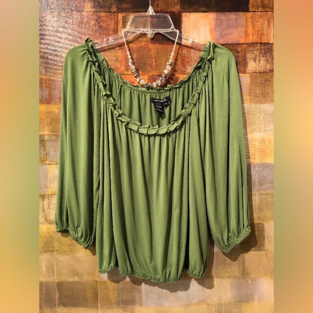 MAX EDITION Green 3/4 Sleeve Top Pleated Neckline EUC
